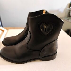Girls ankle heart sign boots
